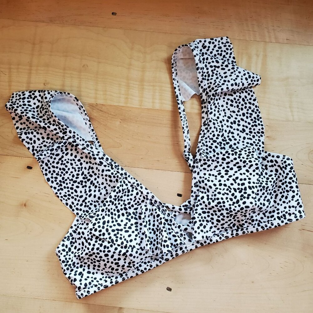 EUC Shein Black and White Polka Dot Pull On Ruffled Sleeve Swimsuit Top Size Med